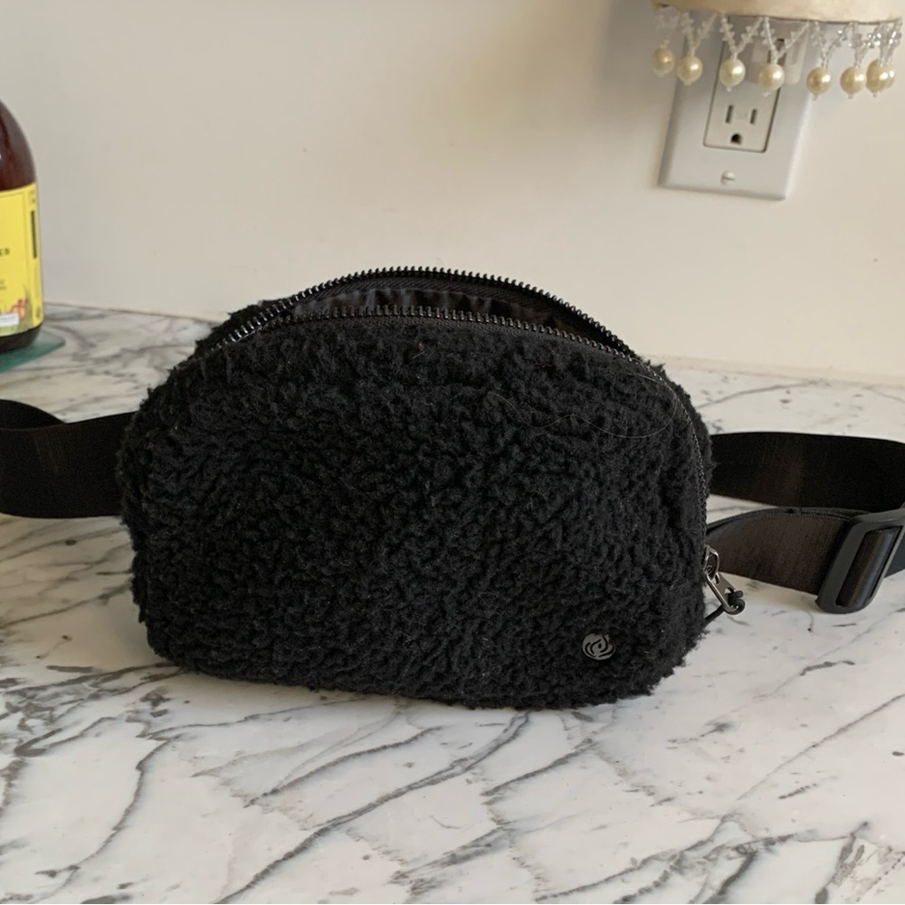 Apana Studio City Sherpa Crossbosy Bag